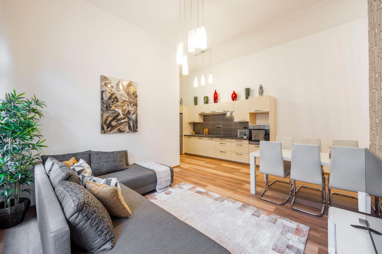 Spacious & Cozy W/ Terrace Lejlighed
